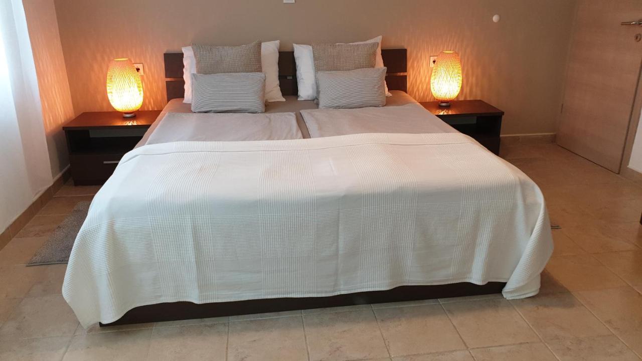Apartments Suha Punta - Villa Babalonija Kampor Bagian luar foto